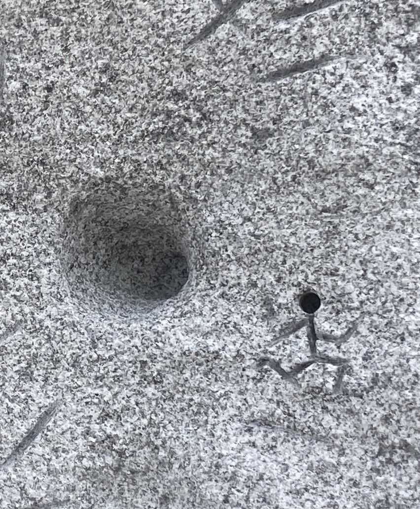 Sculpture réalisée lors du 1er symposium de sculpture sur granit de Gassin en septembre 2025