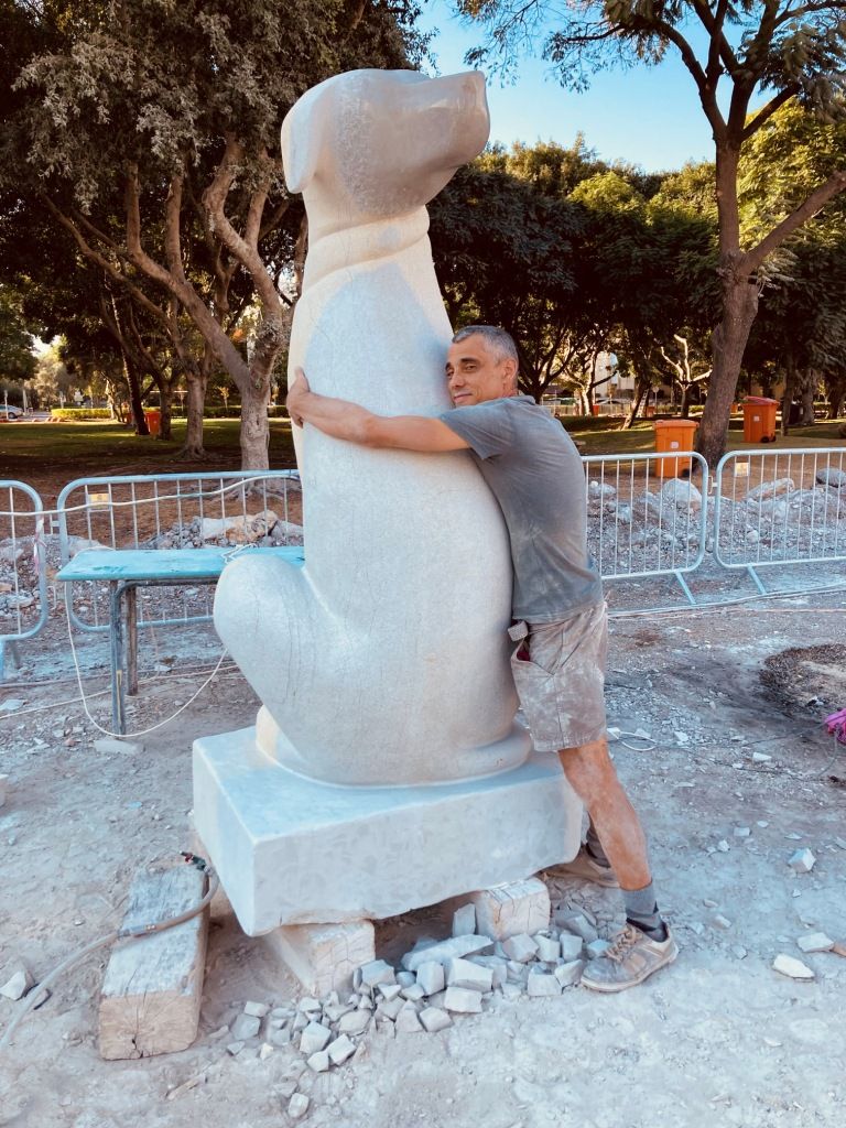 Sculpture réalisée lors du symposium de sculpture sur pierre de Kiryat Bialik (Israël) en octobre 2022