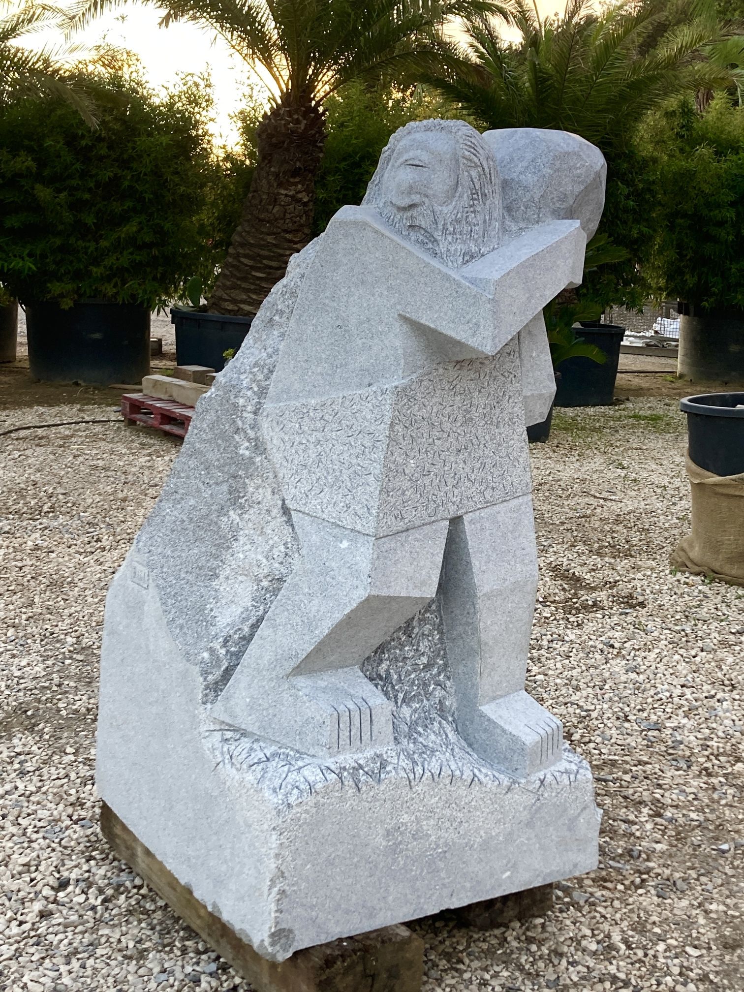 Sculpture réalisée lors du 1er symposium de sculpture sur granit de Gassin en septembre 2025