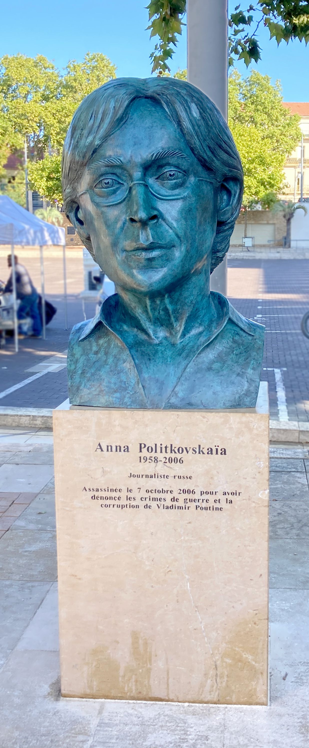 Buste monumental en bronze de Anna Politkovskaïa