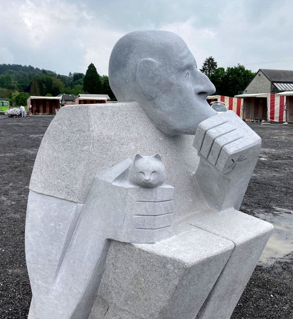 Sculpture réalisée lors du symposium de sculpture sur pierre marbrière de la carrière de Longpré en mai 2024